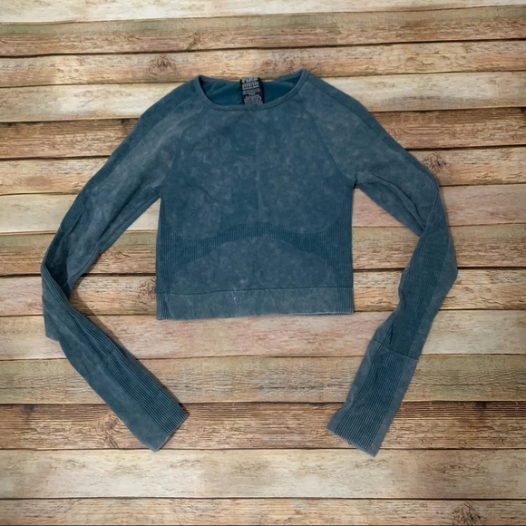 PINK Victoria's Secret Tops - PINK seamless workout top